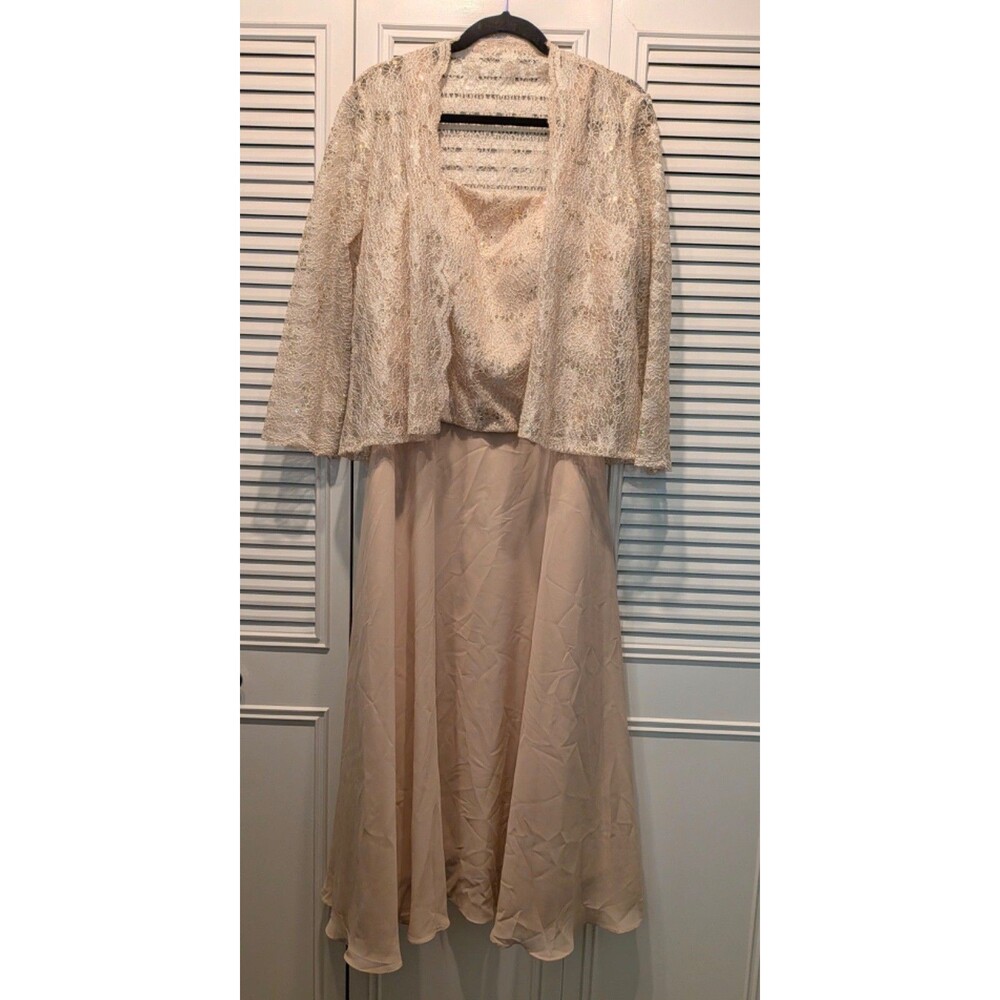 Formal Gown, 2pc Mother of the Bride Champagne Color Size 14 Pre-owned Excellent